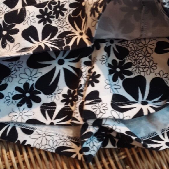 OLD NAVY BLACK & WHITE FLORAL SKORT SET 4T - Picture 7 of 7